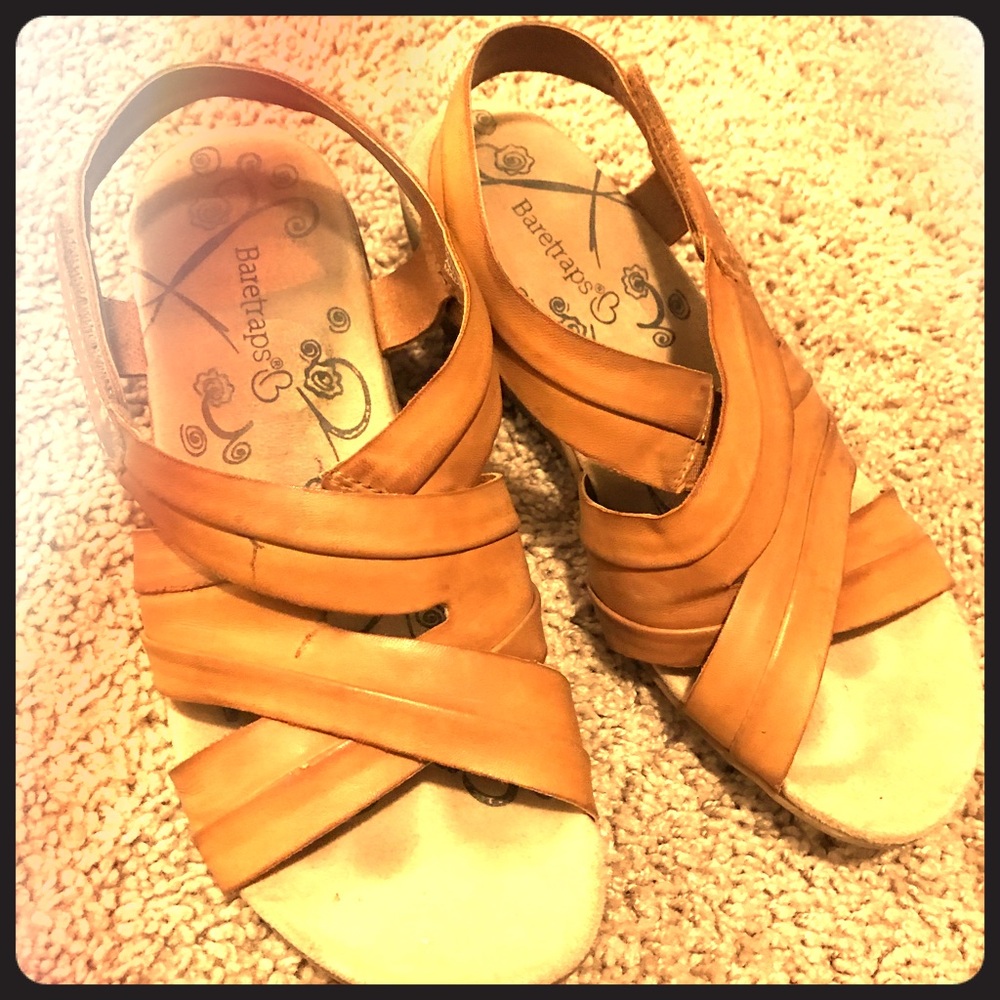 Bare trap sandals